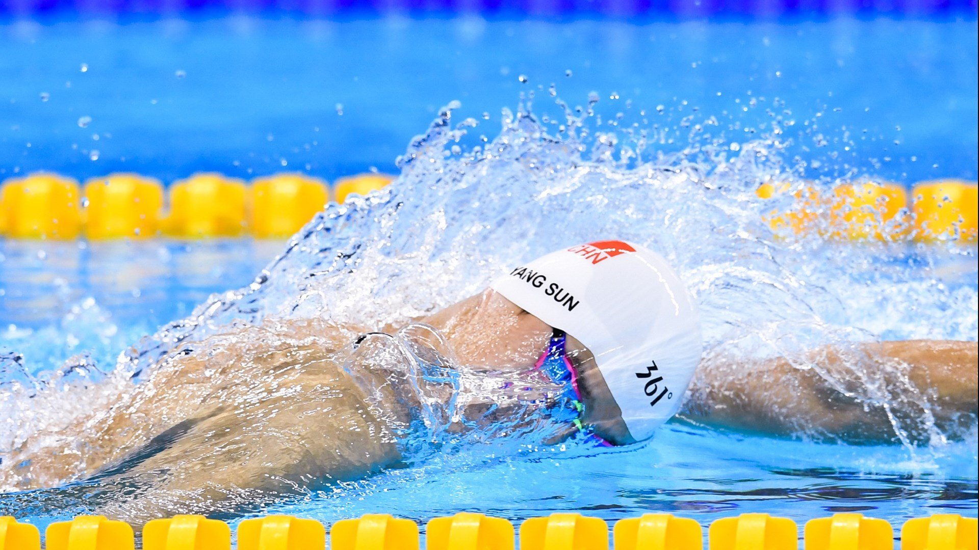 Ming新星夺冠表现突出，巴塞罗那前途光明！赛场气氛高涨