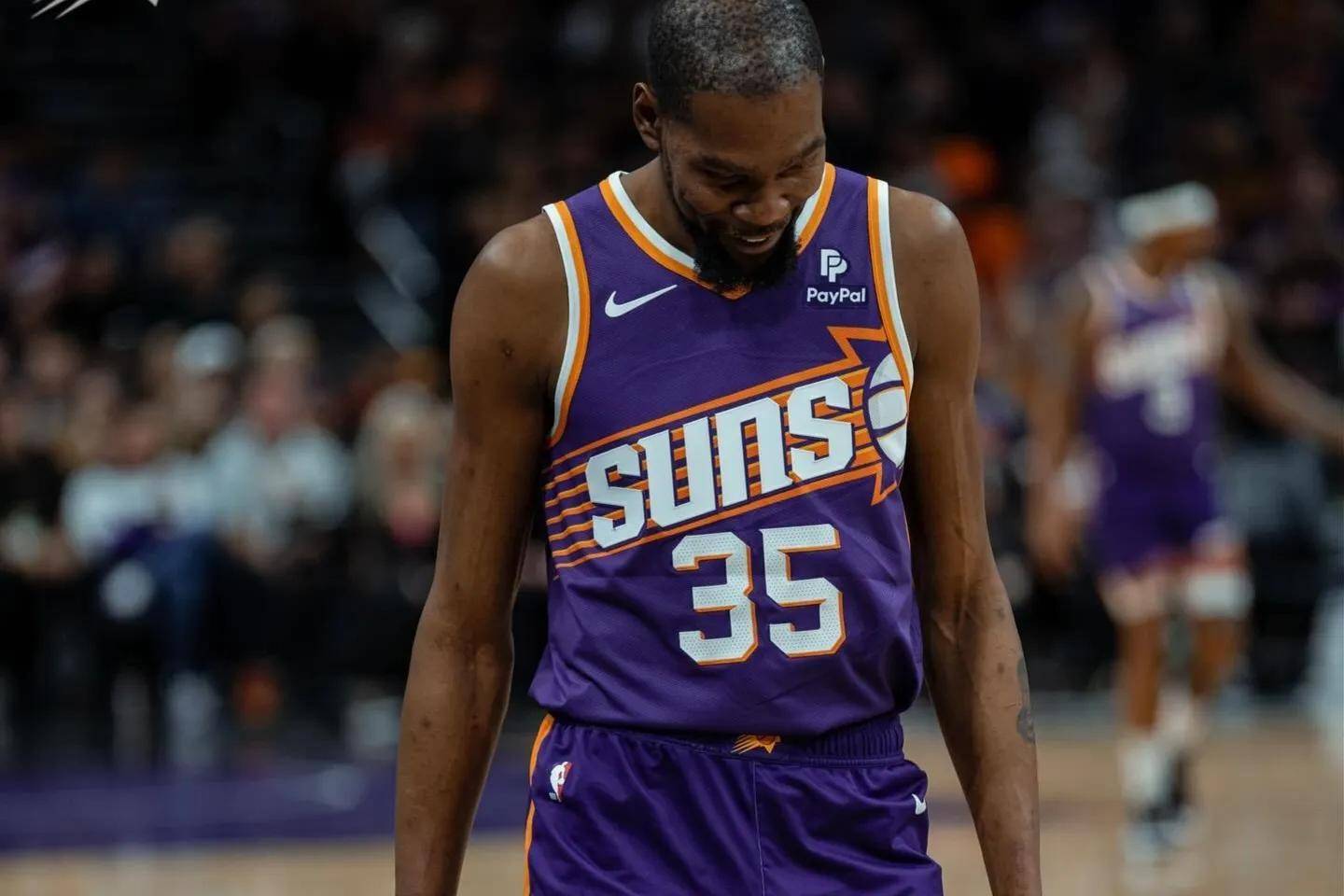 杜兰特连续十五场比赛得分超过爆冷，加拿大队不断突破！赛场气氛高涨的简单介绍